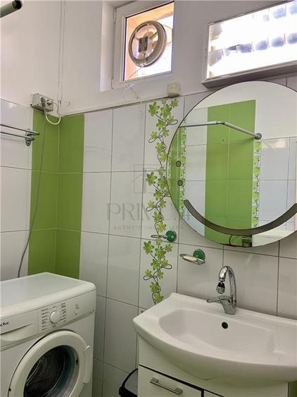Apartament cu 3 camere decomandat în Complex Studențesc