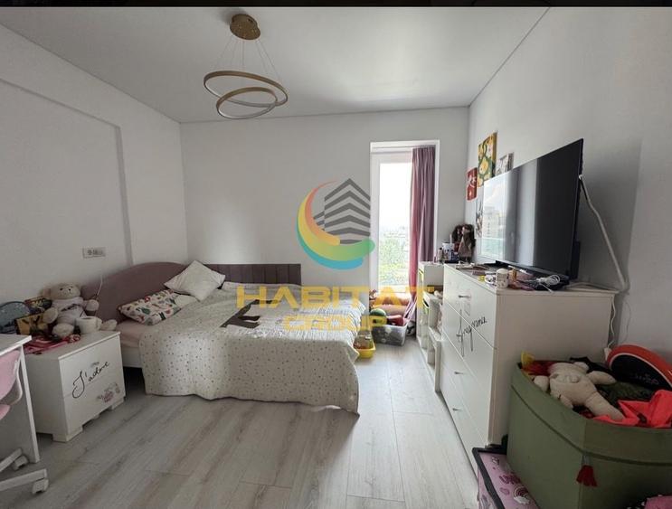 Apartament cu 4 camere semidecomandat, mobilat în Parcul Carol