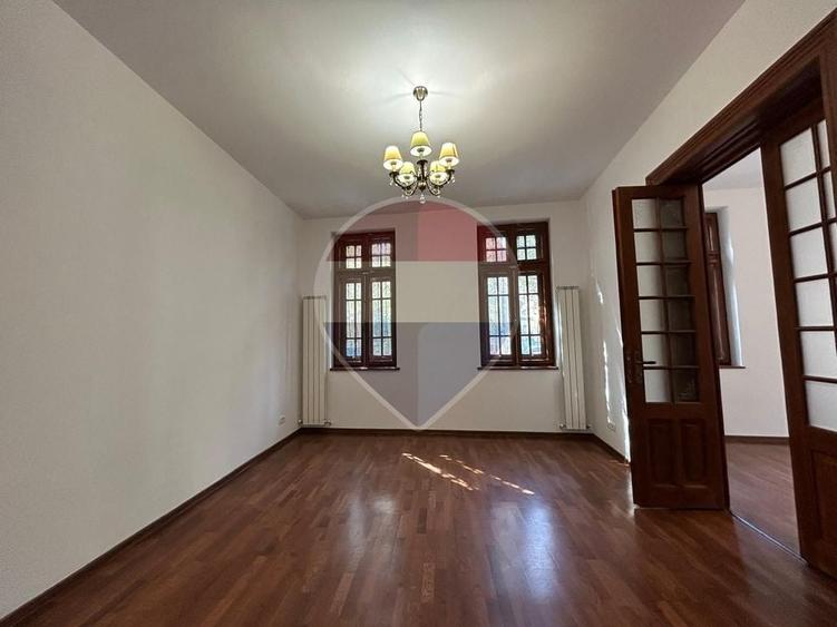 Casă individuală cu 4 camere cu Teren 126 Mp în Cișmigiu