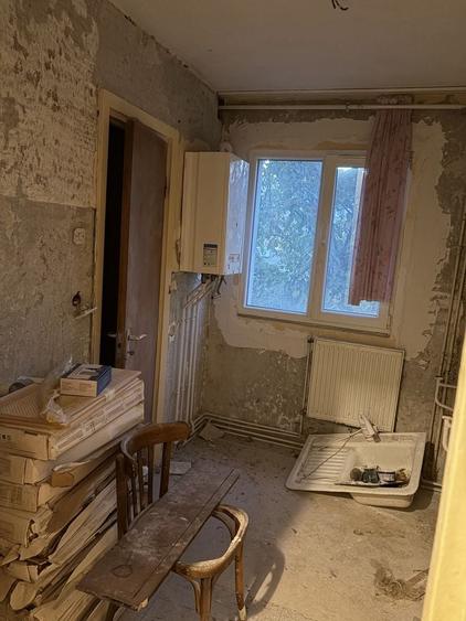 Apartament cu 3 camere semidecomandat în Militari