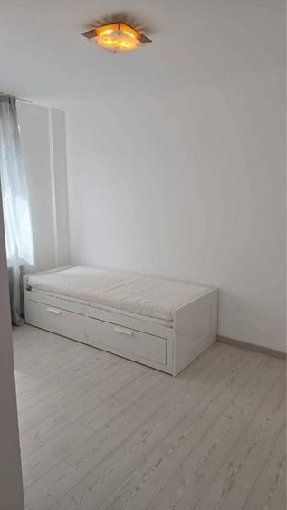 Apartament cu 3 camere decomandat în Florești