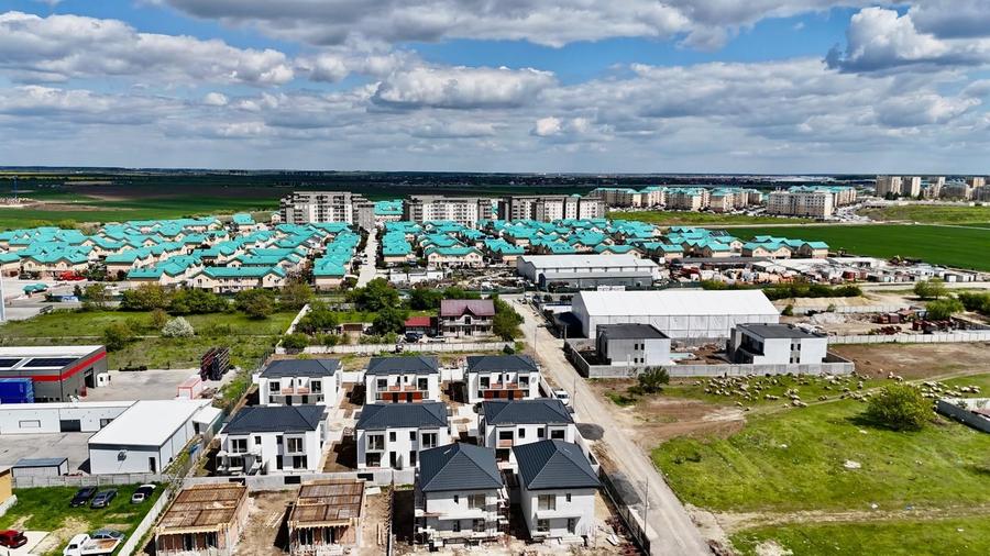 Casă individuală cu 4 camere cu Canalizare în Tunari