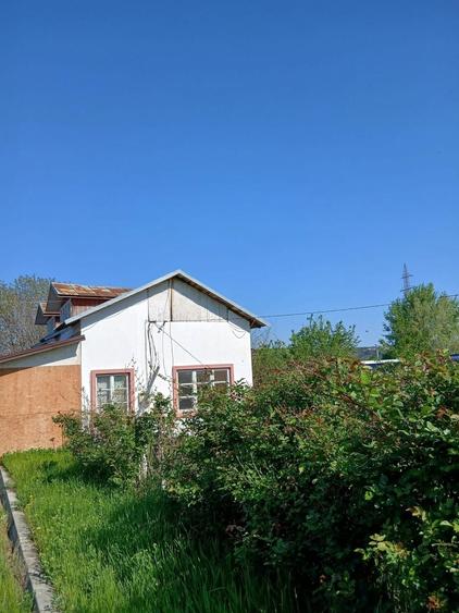 Casă cu 4 camere în Broșteni