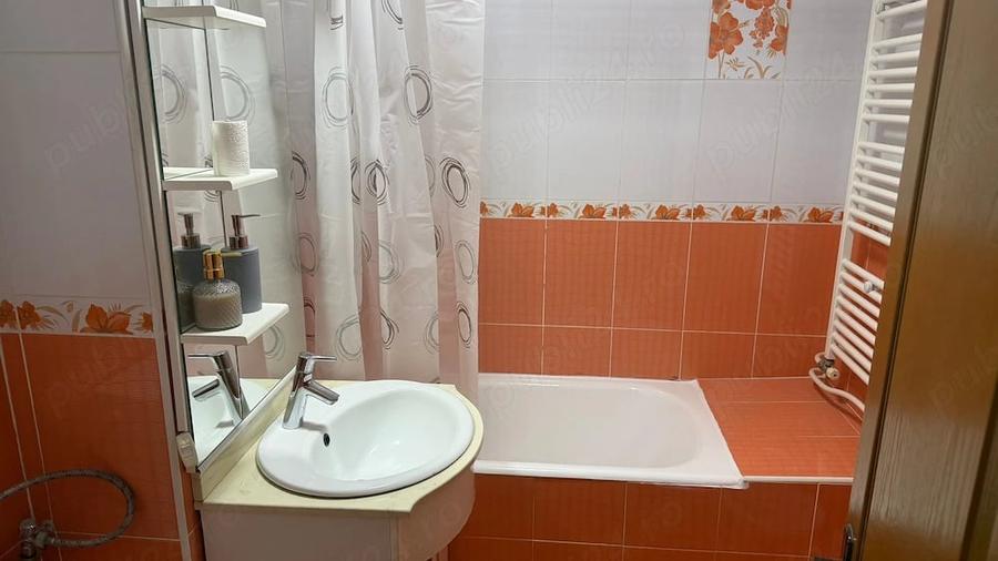 Apartament cu 3 camere decomandat în Micro 17
