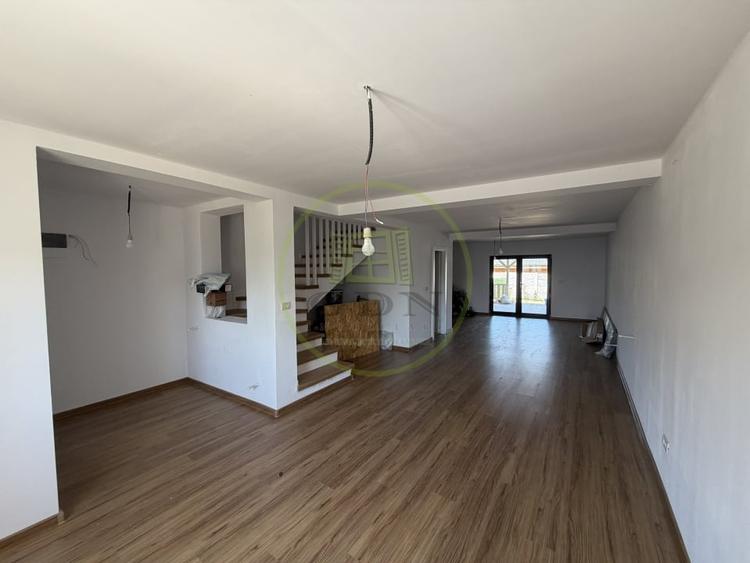 Casă cu 3 camere cu Teren 230 Mp în Leamna de Jos