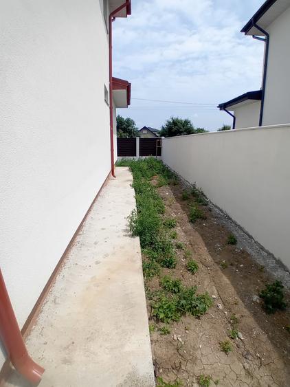 Casă individuală cu 4 camere cu Teren 350 Mp în Valea Ursului