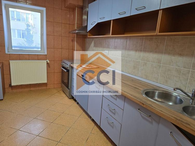 Apartament cu 4 camere decomandat în Central