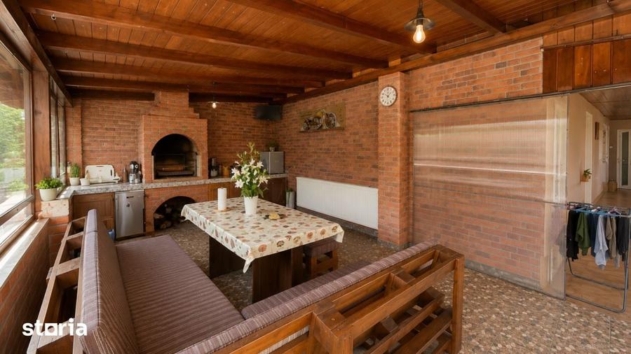 Casă cu 4 camere cu Teren 1382 Mp în Central