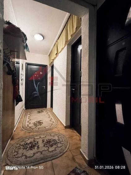 Apartament cu 3 camere semidecomandat în Albești