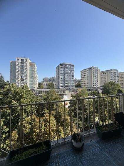 Apartament cu 3 camere semidecomandat în Central