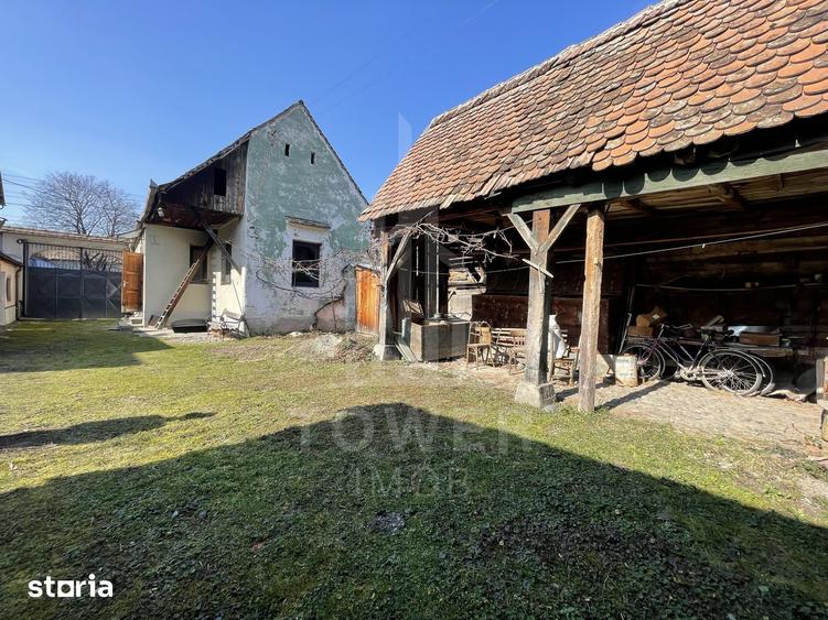 Casă cu 4 camere cu Teren 1464 Mp în Porumbacu de Jos