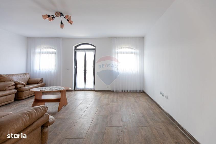 Casă cu 4 camere cu Teren 1000 Mp în Sărata