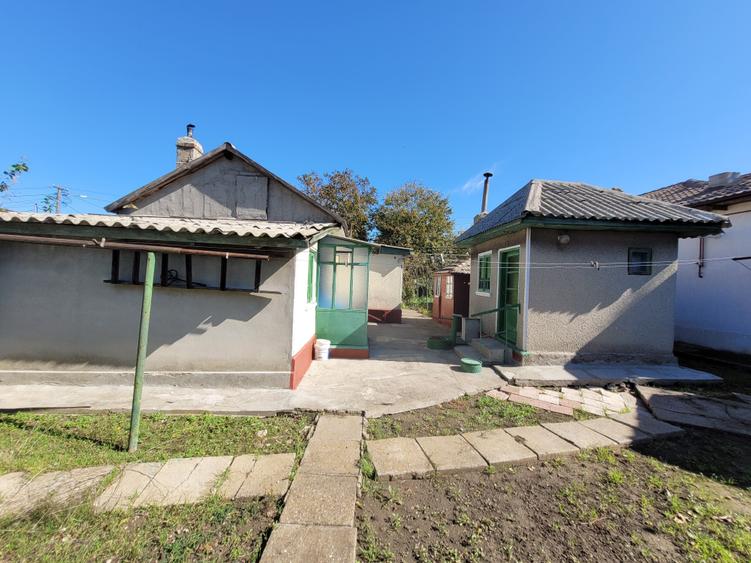 Casă individuală cu 3 camere cu Canalizare în Central