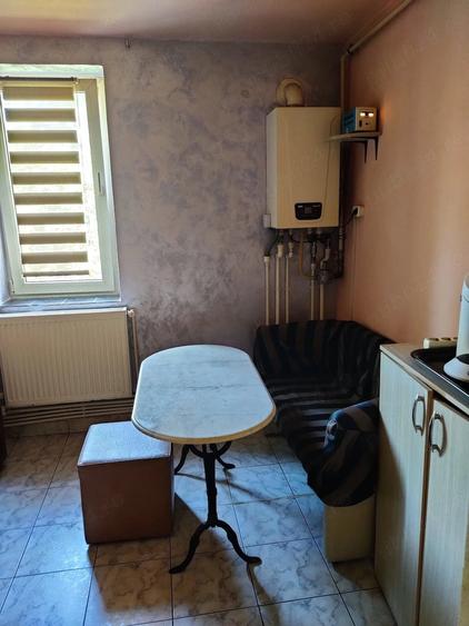 Apartament cu 3 camere semidecomandat, mobilat în Abator