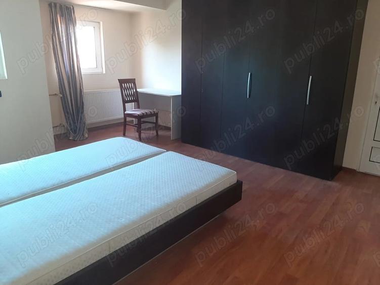 Casă cu 6 camere cu Teren 200 Mp în Central