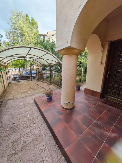 Duplex cu 8 camere cu Canalizare în Primăverii