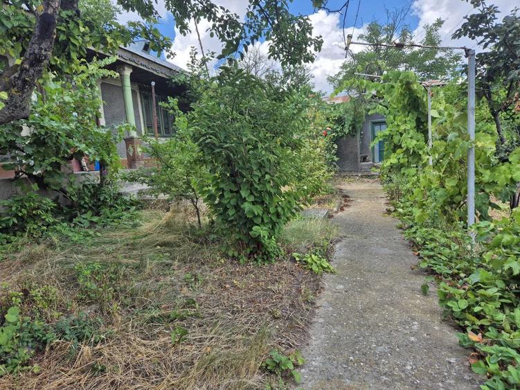 Casă cu 4 camere în Vârlezi