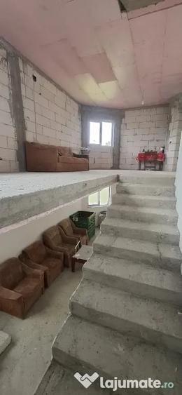 Casă cu 7 camere în Exterior Vest
