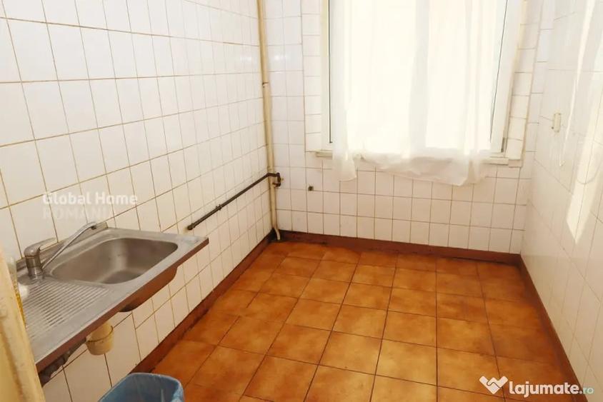 Apartament cu 3 camere semidecomandat în 1 Mai