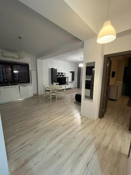 Apartament cu 2 camere decomandat, mobilat în Universitate