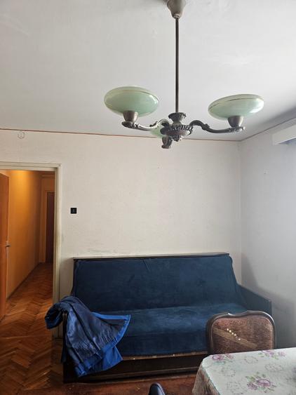 Apartament cu 3 camere semidecomandat în Titan