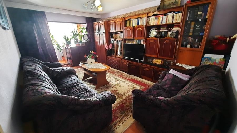 Apartament cu 3 camere decomandat în Central