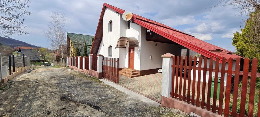 Casă cu 4 camere cu Teren 1000 Mp în Fârdea