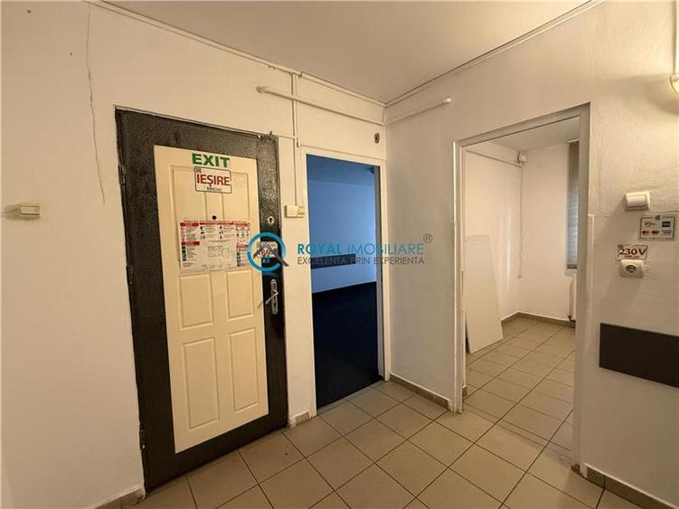 Apartament cu 3 camere decomandat în Democrației