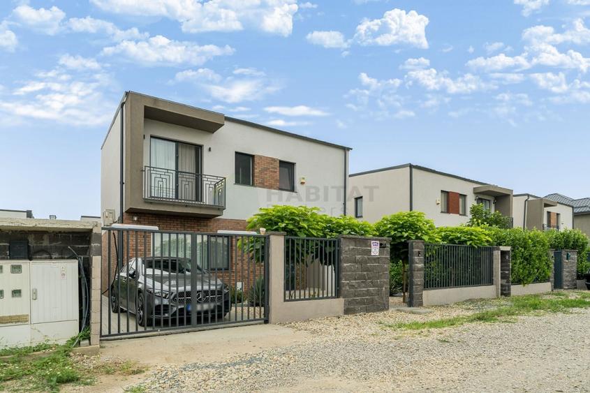 Casă individuală cu 4 camere cu Canalizare în Tunari