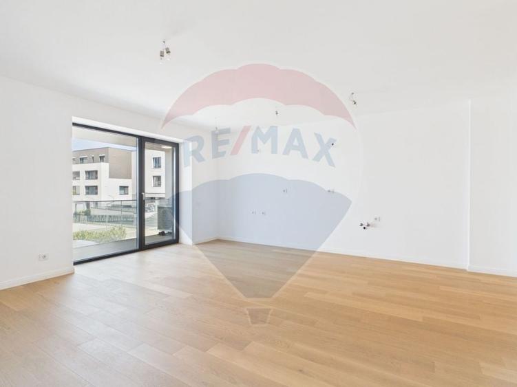 Apartament cu 3 camere semidecomandat în Nord