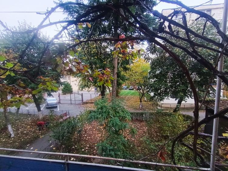 Apartament cu 2 camere semidecomandat, mobilat în Exterior Vest