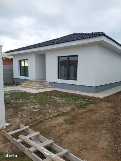 Casă cu 4 camere cu Teren 500 Mp în Central