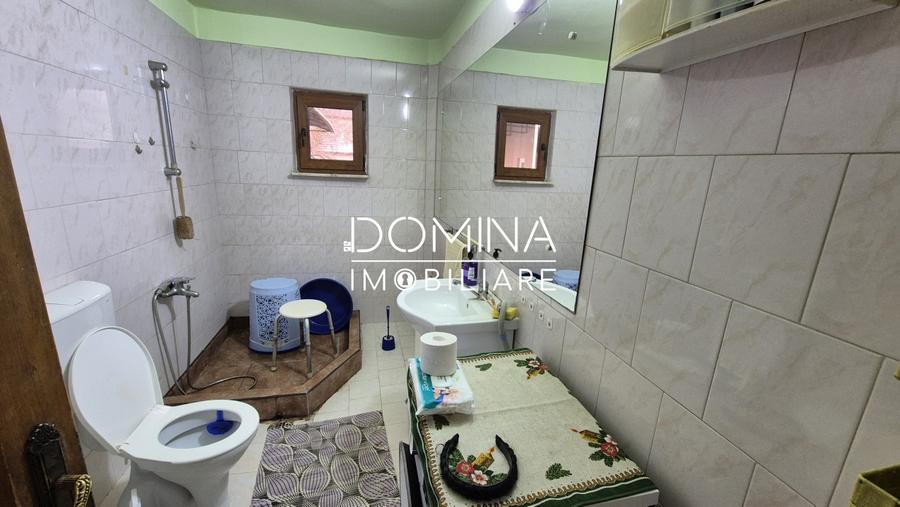 Casă individuală cu 5 camere cu Canalizare în Sud