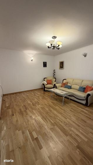 Casă cu 6 camere cu Teren 661.51 Mp în Central