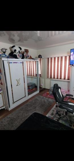 Casă cu 4 camere în Exterior Vest