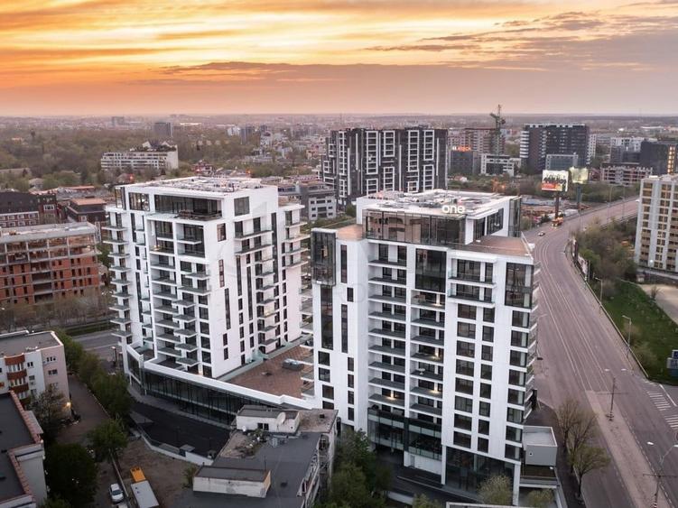 Apartament cu 3 camere semidecomandat în Herăstrău