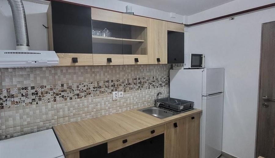 Apartament cu 2 camere semidecomandat, mobilat în Berceni