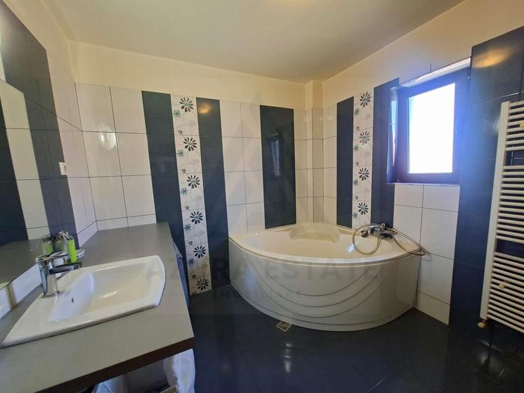 Apartament cu 3 camere decomandat, mobilat în Calea Dumbrăvii