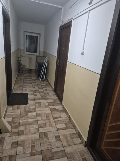 PROPRIETAR inchiriez garsoniera confort 1 - 2