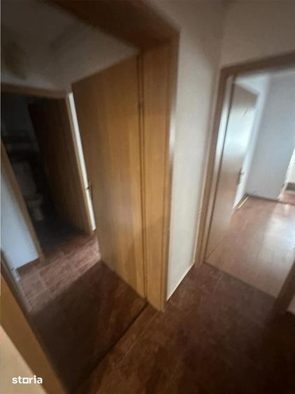 Apartament cu 4 camere decomandat în Lipovei