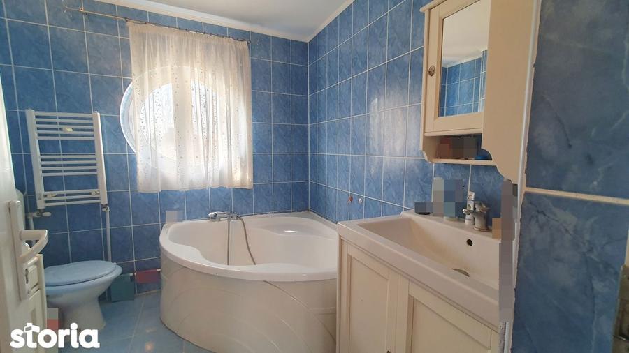 Casă cu 5 camere decomandat cu Canalizare în Theodor Pallady