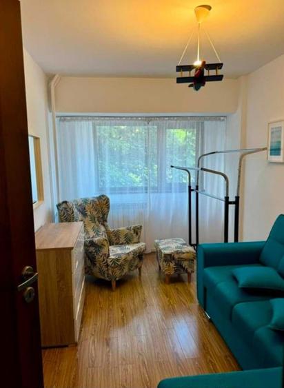 Apartament cu 3 camere decomandat în Alexandru Obregia
