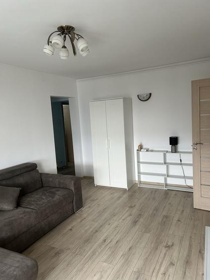 Apartament cu 3 camere semidecomandat în Colentina