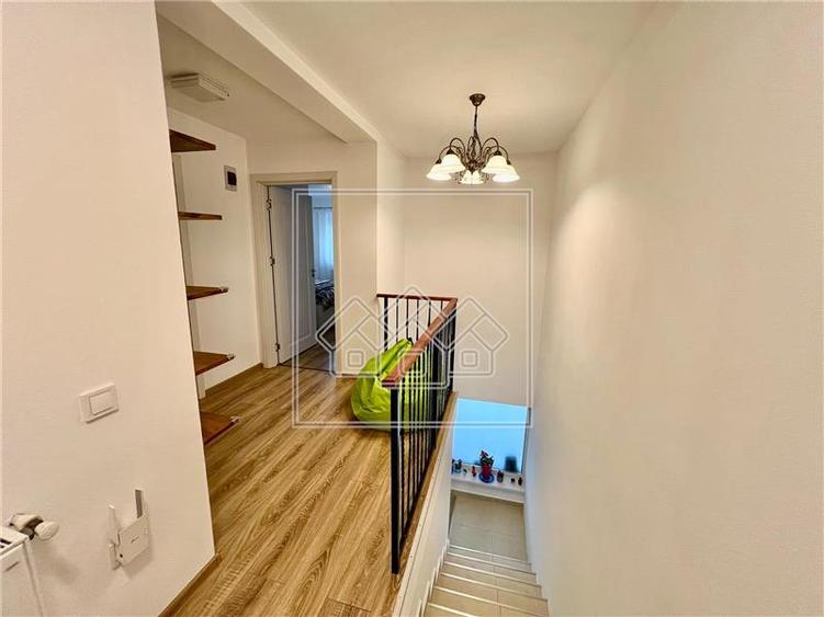 Duplex cu 3 camere cu Canalizare în Șelimbăr