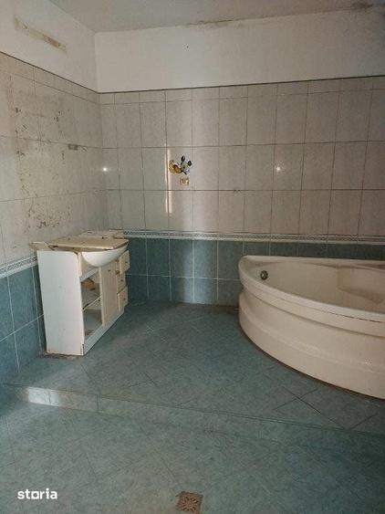 Casă cu 5 camere cu Teren 1380 Mp în Costești