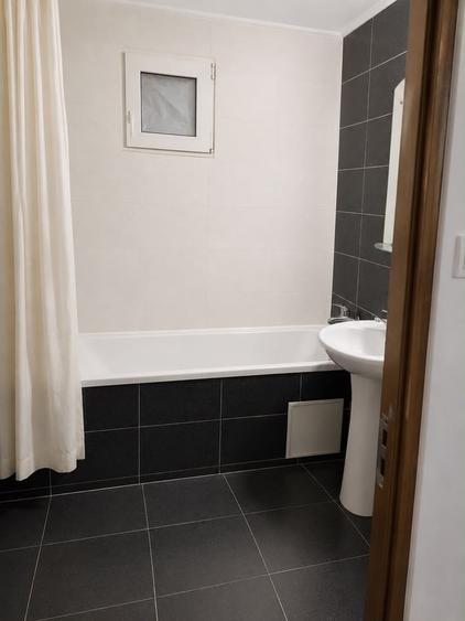 Apartament cu 3 camere semidecomandat în Titan