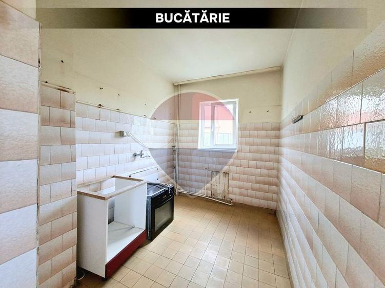 Casă individuală cu 7 camere cu Teren 515 Mp în Valea Roșie