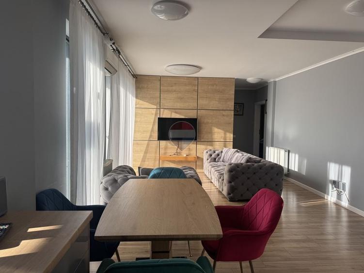 Apartament cu 3 camere semidecomandat, mobilat în Bună Ziua