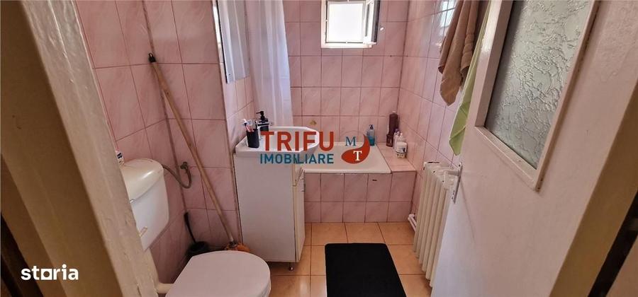 Apartament cu 3 camere semidecomandat în Cetate