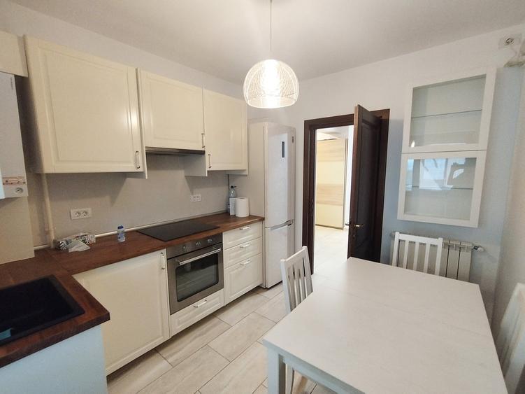 Apartament cu 3 camere decomandat în Tineretului
